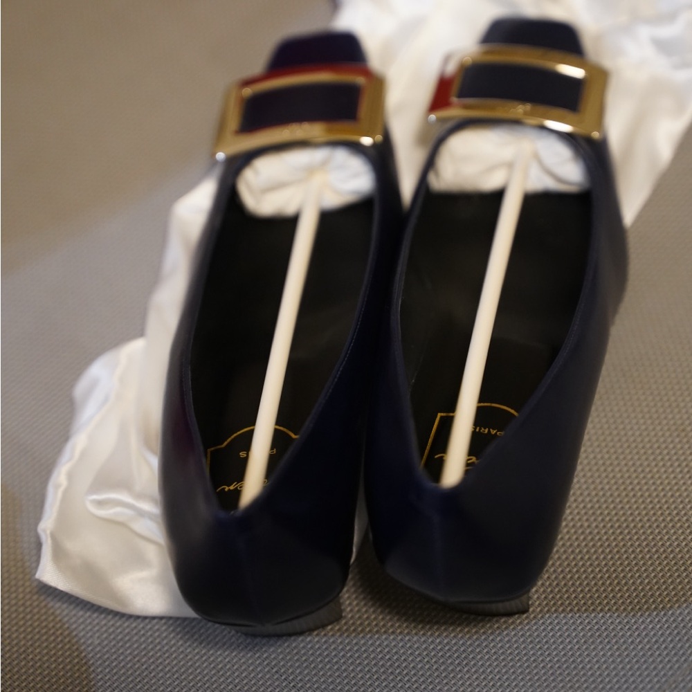 ROGER VIVIER Décolleté Belle Vivier Patent Buckle Pumps in Navy Blue color